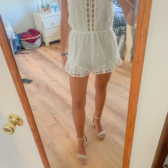 Adorable white romper - Picture 3 of 9